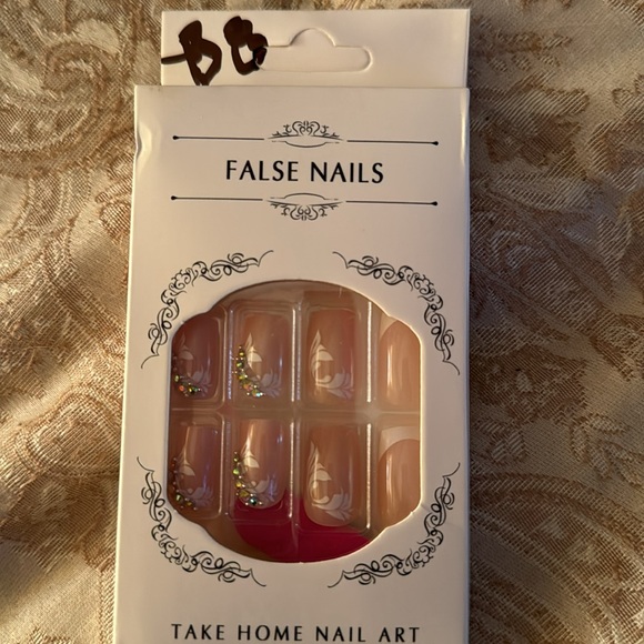 Press on nails - Picture 8 of 17